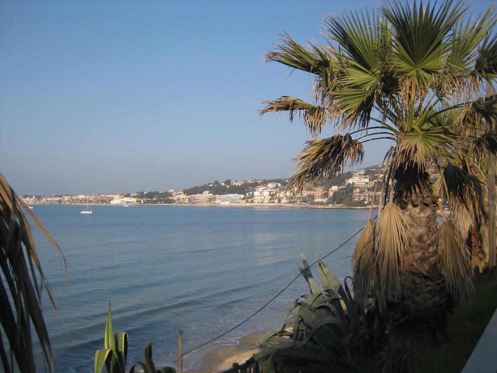 50M Plage T2 Grande Terrasse Vue Mer Climatise Piscine Chauffee, Parking Clos Gratuit Sanary-sur-Mer Luaran gambar